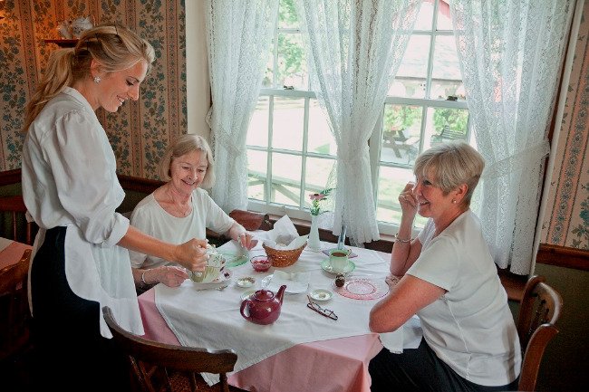 Tea served to women at tea room